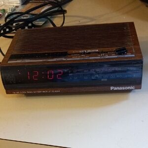Panasonic  AM/FM Clock Radio Vintage
